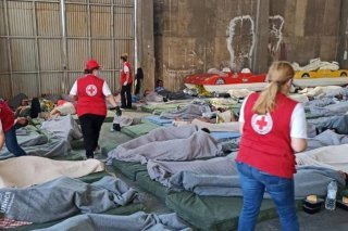 Les réfugiés survivants du naufrage recueillis en Grèce sont en état de choc, selon les secouristes. Les recherches de disparus se poursuivaient jeudi.